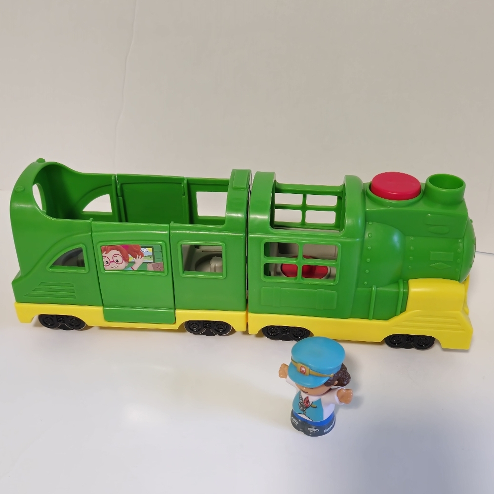 Fisher Price Little People Friendly Green Passenger Train with Sounds & Light - Picture 6 of 17
